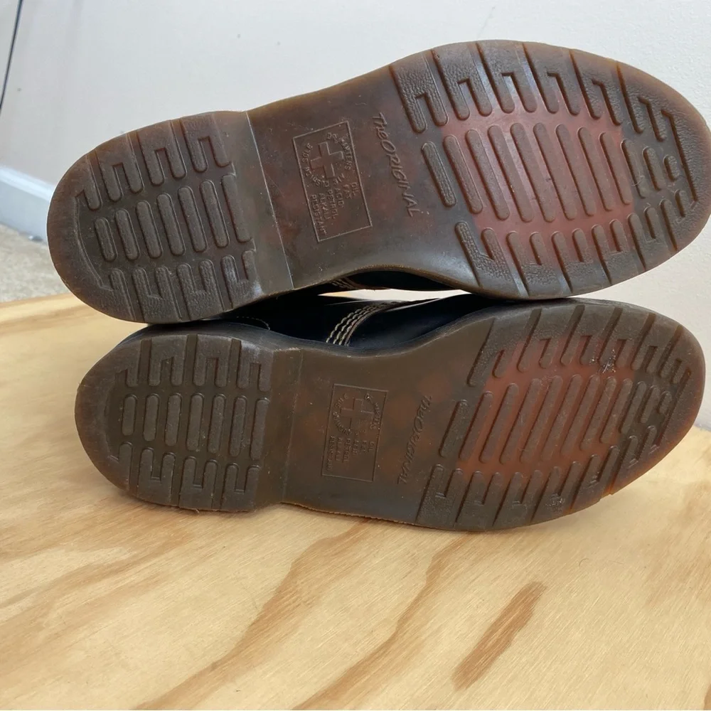 Dr. Martens 8-Eye Capper Vintage Smooth Leather Boots - Picture 5 of 11